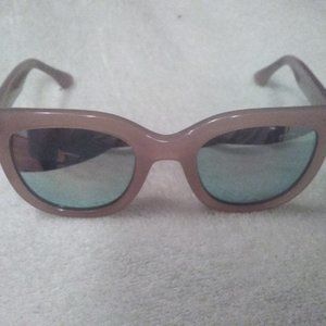 Isaac Mizrahi New York Styling IM 30214 Sunglasses